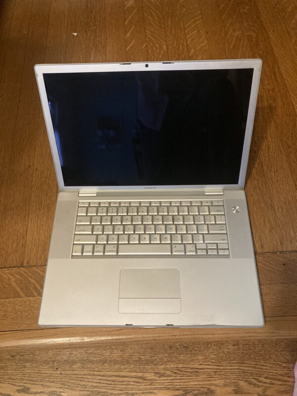 Unibody Steve Jobs MacBook Pro Dual core 4gb ram classic computer!